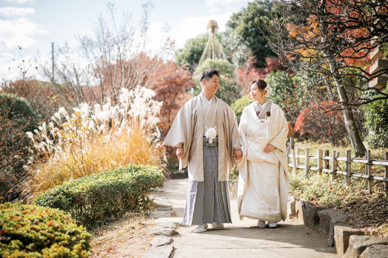 目白庭園で和装フォトウェディング★紅葉と番傘が彩る、凛とした一日