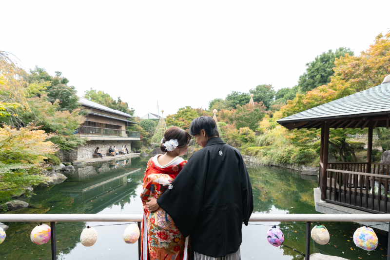 11月中旬、緑に包まれる目白庭園で和装ロケーション