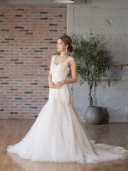 人気ドレス紹介♪《袖有りのマーメイドライン》