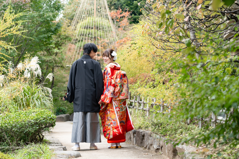 11月中旬、緑に包まれる目白庭園で和装ロケーション