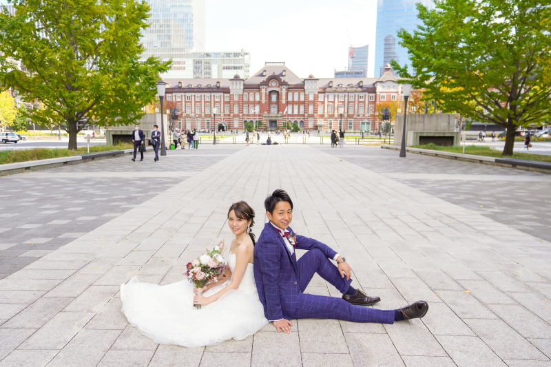 【お昼の東京駅舎前】やわらかい色合いに包まれて