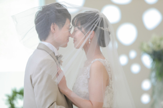 ベールの中の二人