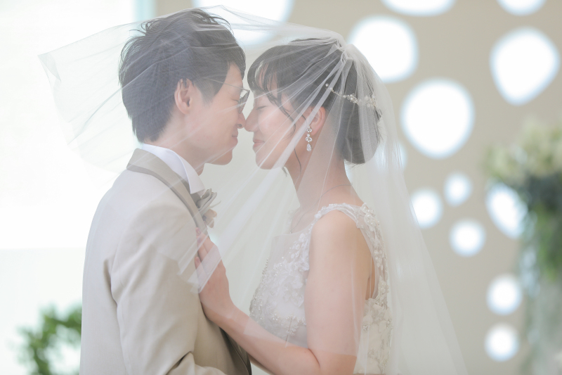 ベールの中の二人