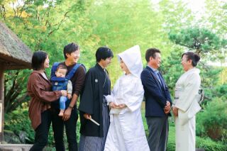 フォトウェディングで記録するご家族写真/魅力と撮影方法をip-oneが解説