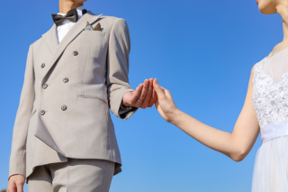 おしゃれな手つなぎウェディングフォトのポイント