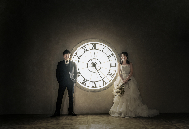 時を刻むふたりの物語。クラシカルに映える「クロック」シーンフォト