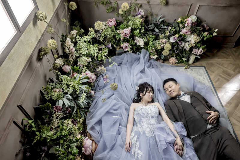 可愛すぎてぜったい真似したい！寝転びショットのポーズアイデア♡