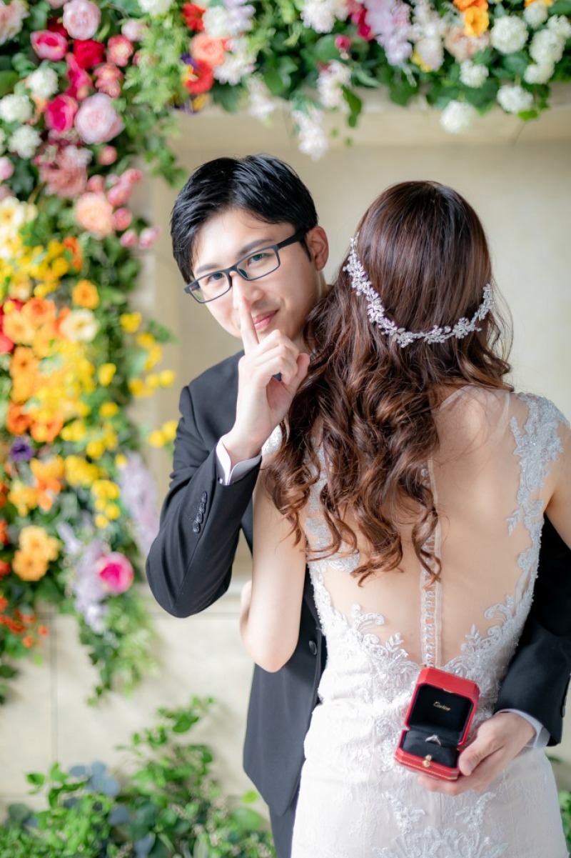 アルバムを開くのも楽しみ！「内緒ポーズ」が可愛すぎるフォトアイデア