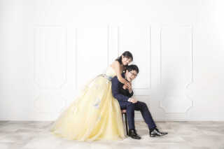 イエローのカラードレスと二つのシーンをご紹介します!