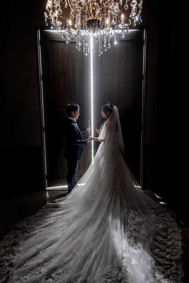 まるで映画のワンシーン『シャンデリア・ドア』でのショット✳︎