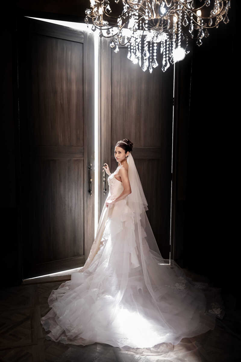 スタジオで楽しむシャンデリア撮影｜上質な空間で残す前撮りシーンのご紹介