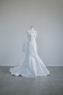 【新着情報】印象的なバックスタイルのドレスが入荷✨✨