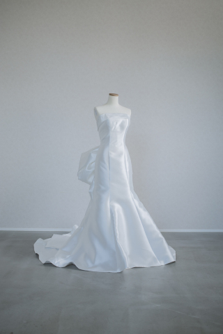 【新着情報】印象的なバックスタイルのドレスが入荷✨✨