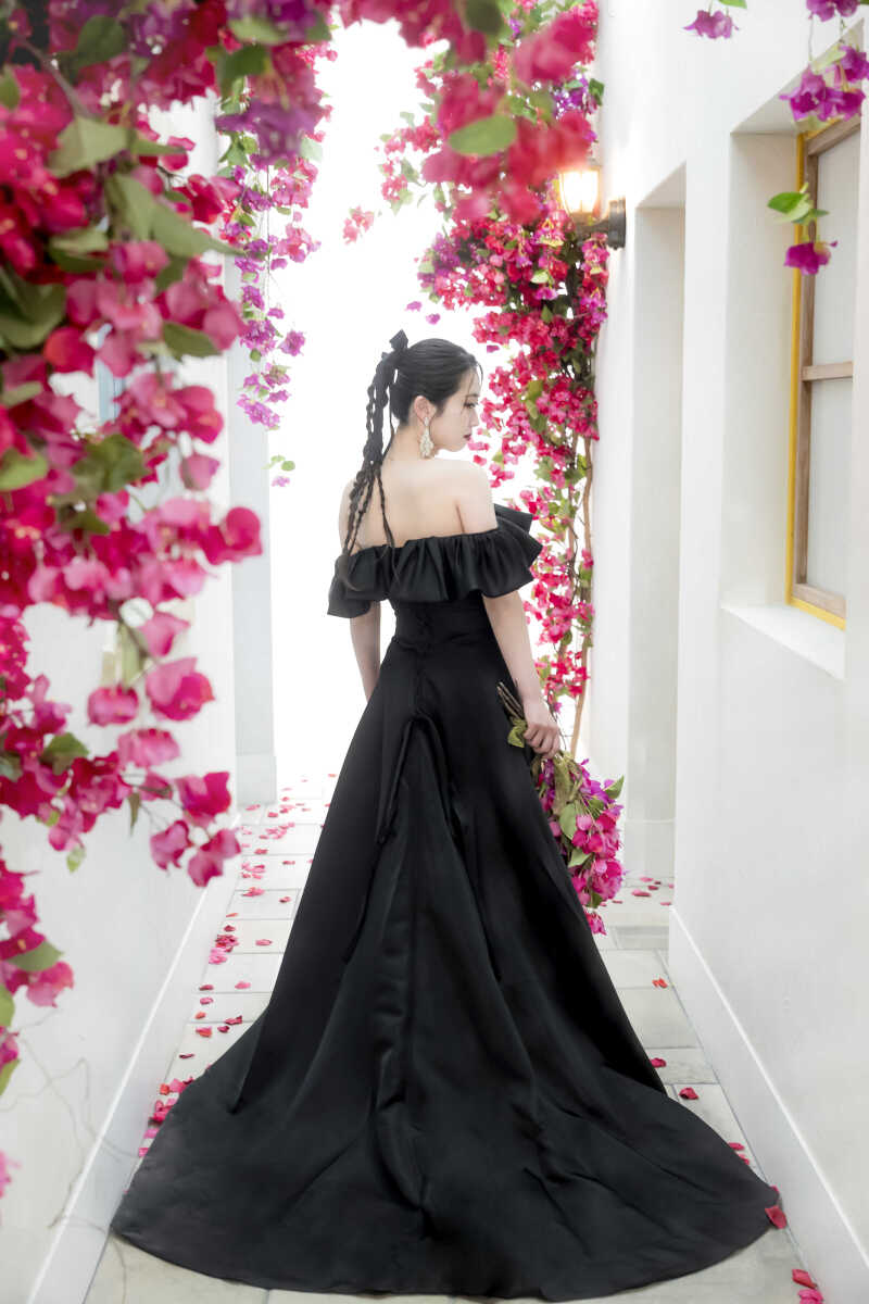 大人可愛いブラック・ネイビーのカラードレスの魅力紹介♪