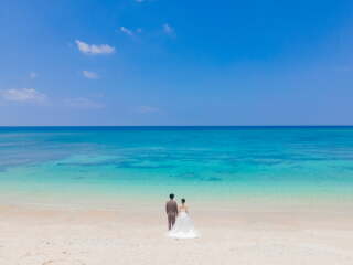 沖縄の海とともに特別な一枚