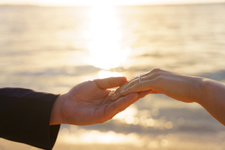 サンセットの手元ショットがオシャレ