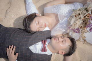 笑顔の素敵な仲良し同級生カップル(BGM無)