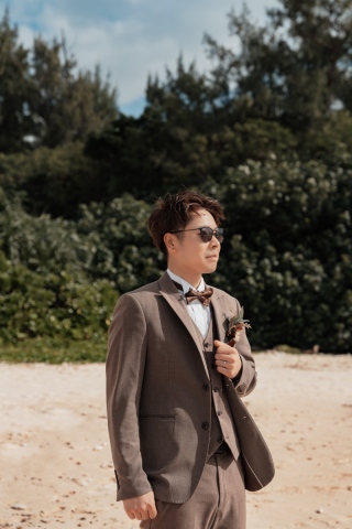 お洒落な蝶ネクタイとタキシードの組み合わせ