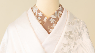 首元からお洒落に♪新作刺繍襟!