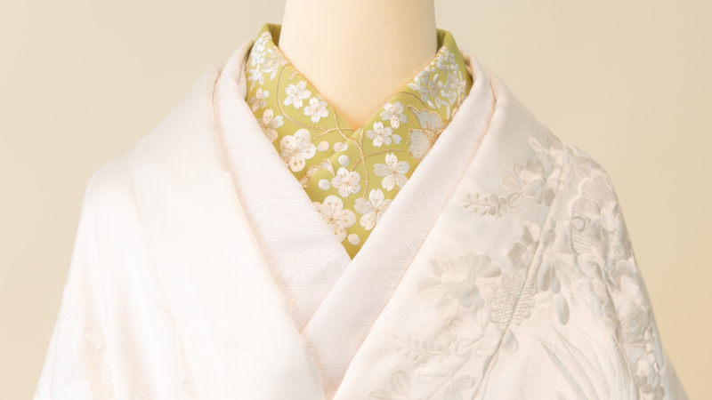首元からお洒落に♪新作刺繍襟!