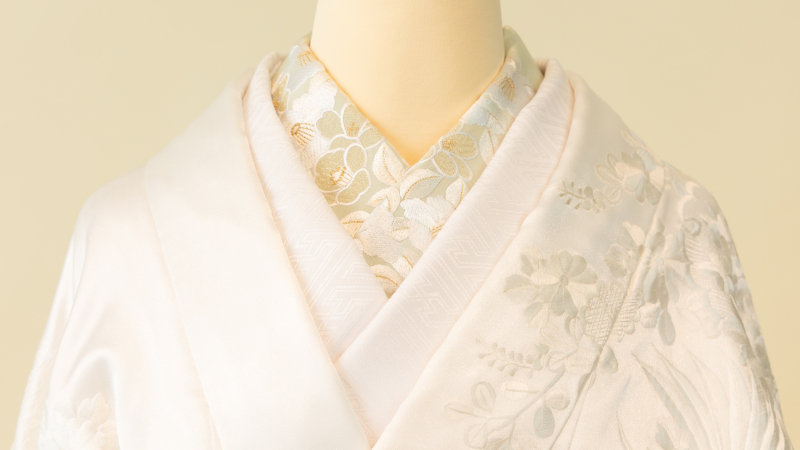 首元からお洒落に♪新作刺繍襟!