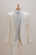 ドレスだけじゃない!?タキシードのご紹介♪