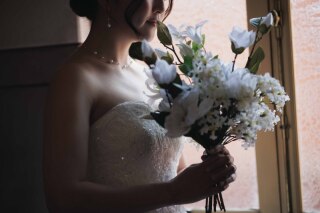 ドレスをふわっとなびかせて...♪