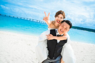 ＼お客様の声から誕生！／ビーチでドレス2着で着れるフォトプラン♬