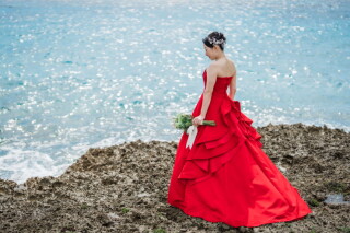 赤いドレスと南国の海*イムギャーで叶えるドラマチックフォト