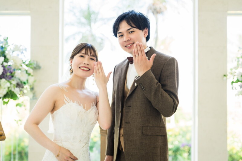 ＼ 色鮮やかなステンドグラスに包まれて♡／アラマンダチャペルで叶える憧れフォト 