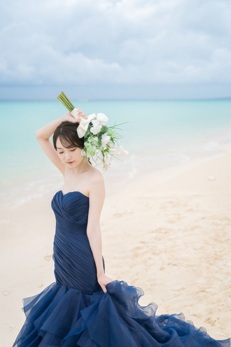 カラードレスでビーチフォトღ.:*·゜♡