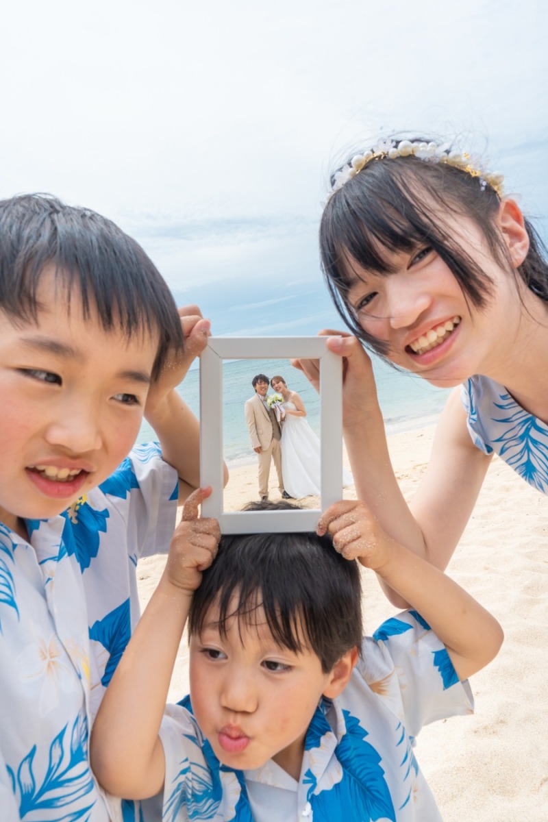 何気ない瞬間まで、全部思い出に。フォトグラファーISASHIのご紹介