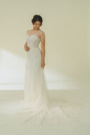 大人っぽく着こなしたい方にピッタリ!シンプルドレスのご紹介~