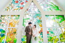 ＼ 色鮮やかなステンドグラスに包まれて♡／アラマンダチャペルで叶える憧れフォト 