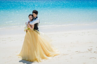 宮古島・前浜ビーチで叶える★カラードレスが映えるフォトウェディング