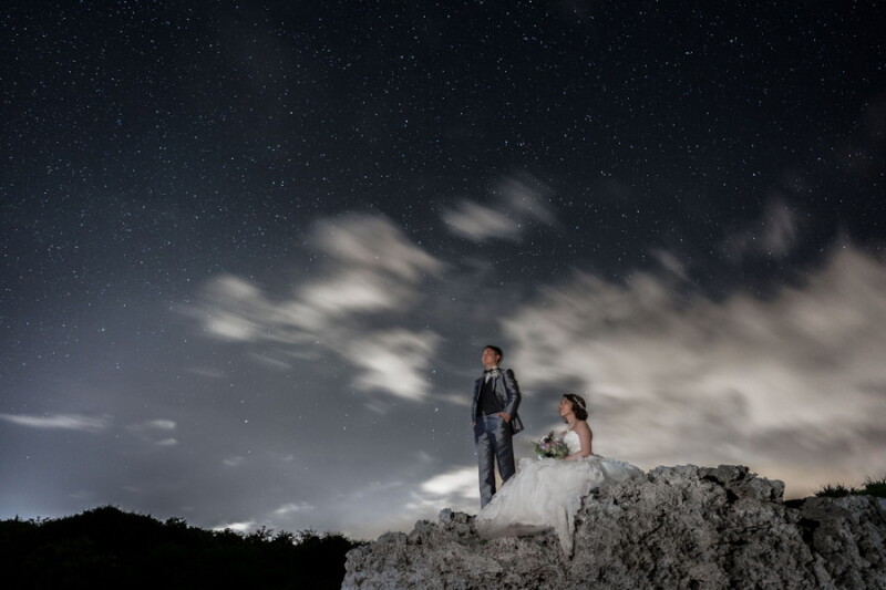 星空のベストシーズン!南十字星がまたたく夜空をバックにロマンチックに撮影!