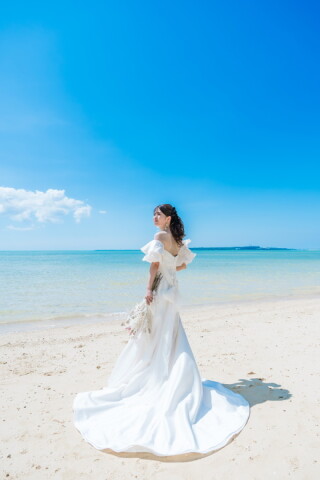 前浜ビーチでおすすめのオフショルドレスと髪型コーディネート✧˖°