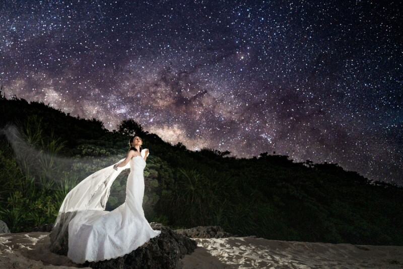 星空のベストシーズン!南十字星がまたたく夜空をバックにロマンチックに撮影!