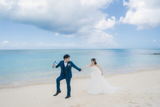 水しぶきを掛け合うって、かわいい!フォトウエディングプラン新登場!