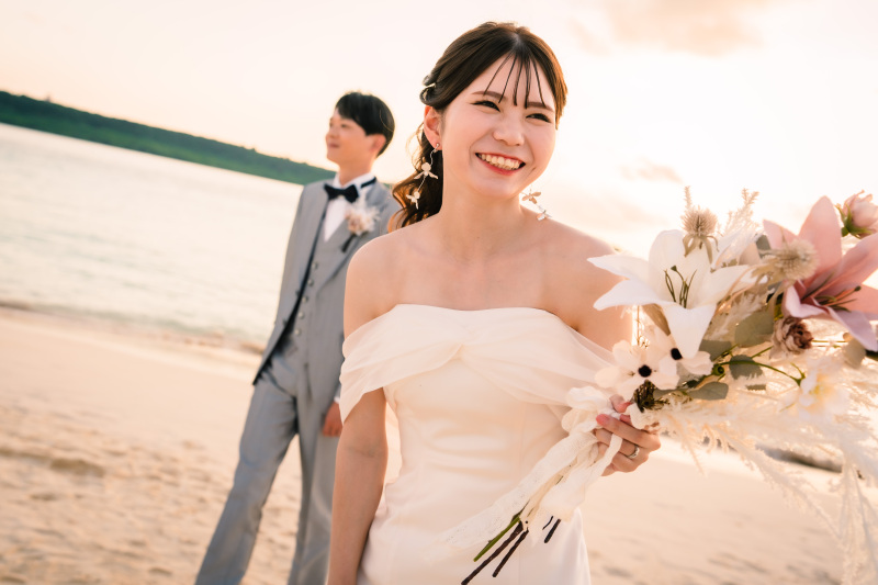 【沖縄の夕日がおふたりを彩る】サンセットフォトウェディングの魅力