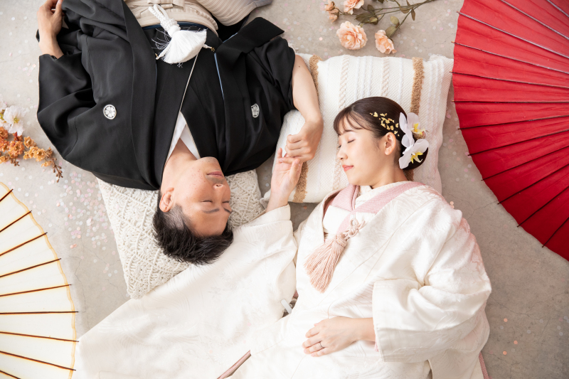 スタジオ撮影ならでは!寝転びショット♡ ウエディング編