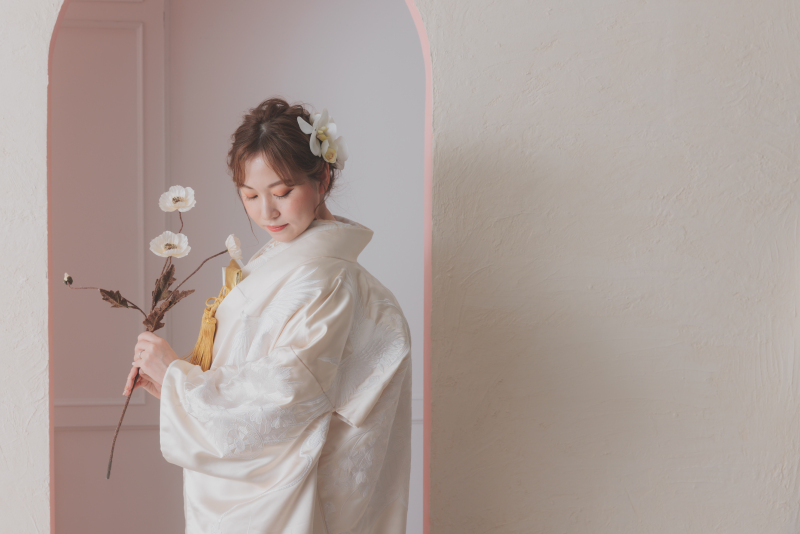 和装のヘアスタイルに胡蝶蘭はいかがですか?
