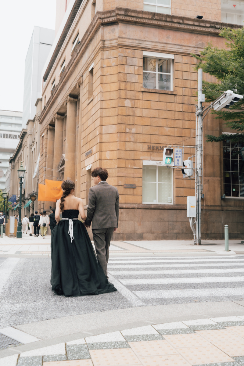 ドレスが映える。外ロケーションで残す洋装フォトウエディング・バックショット特集