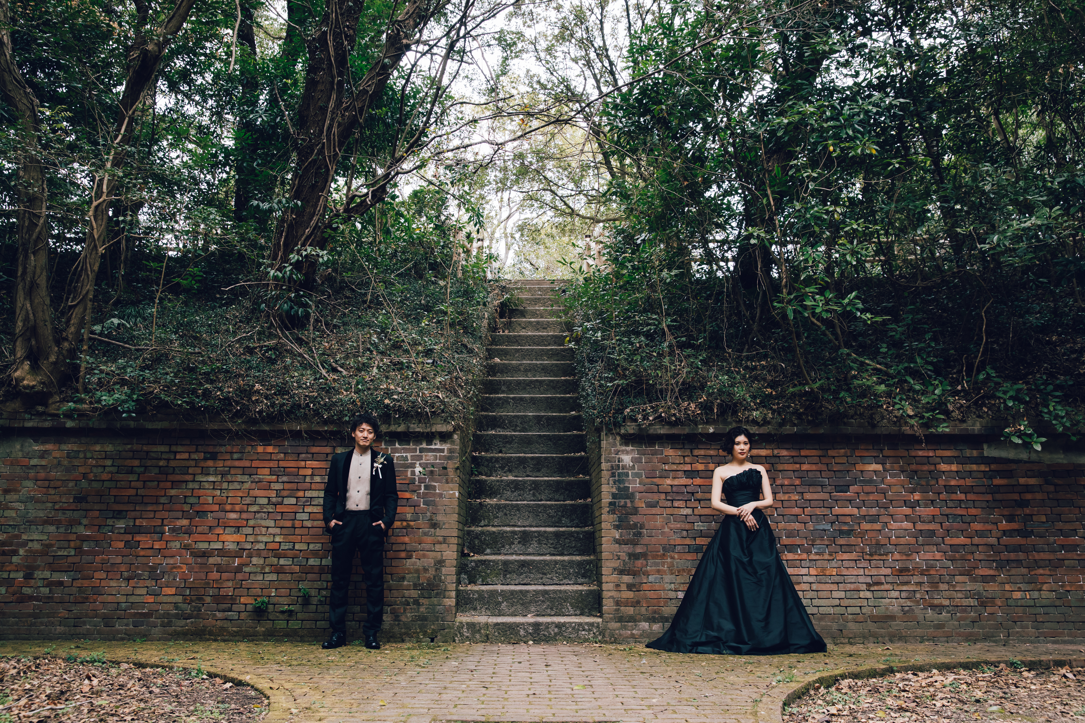 studio TO-WAのスタッフブログ(森の中でシックにウェディングフォト