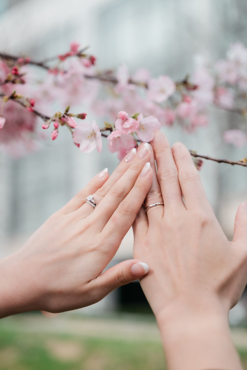 ネイルが映えるお手元ショット◎