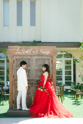 圧倒的な存在感を放つ赤ドレス♪