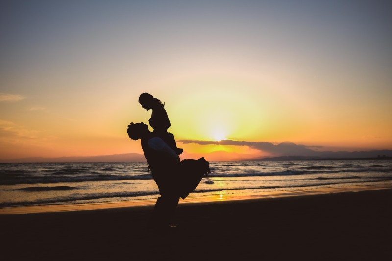 暑さが落ち着く夕方の湘南でウエディングフォトいかがですか?