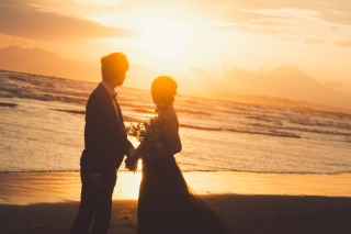 暑さが落ち着く夕方の湘南でウエディングフォトいかがですか？