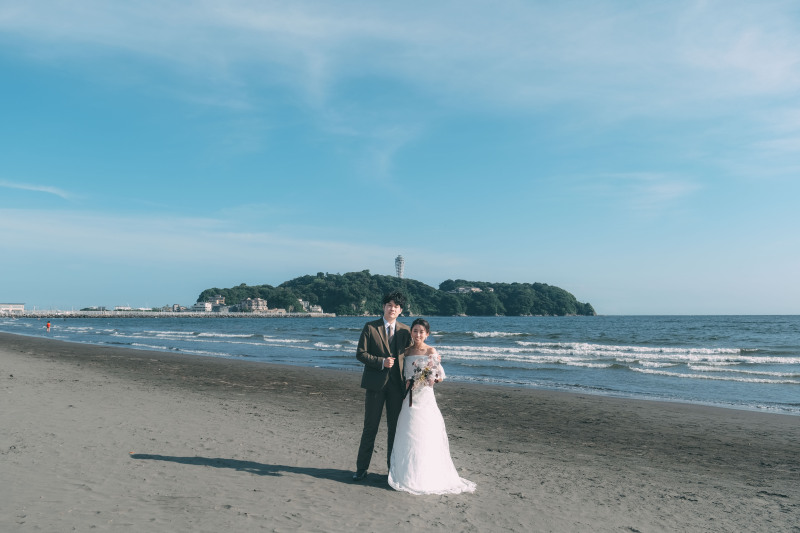 湘南の海風と新郎新婦