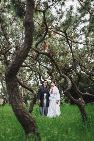和装で湘南の海と